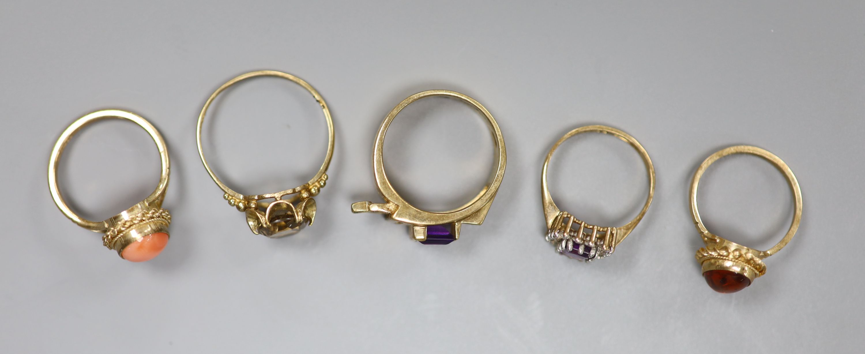 Five assorted modern 9ct gold and gem set rings, including coral, amber and amethyst